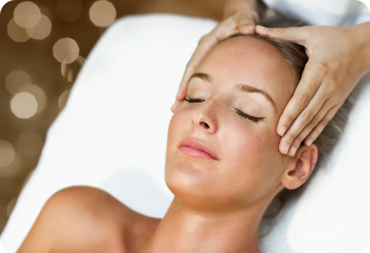 Massage facial Kobido japonais pratiqué chez PRISME pour un effet liftant naturel